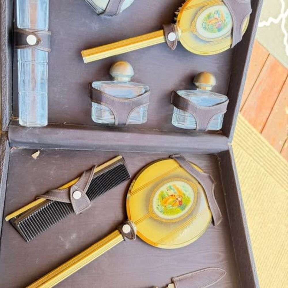 Vintage vanity set with Fragonard  courtint Couple motif with original case